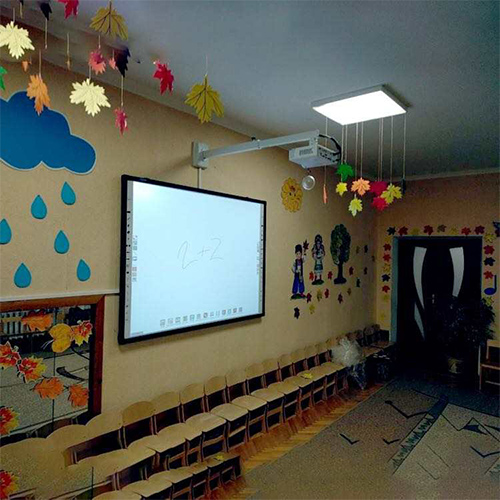 Electronic whiteboard used in university
