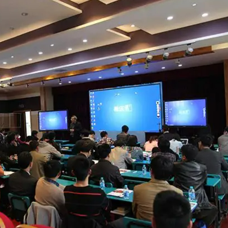 Why Interactive Digital Boards Are Revolutionizing Education in Schools