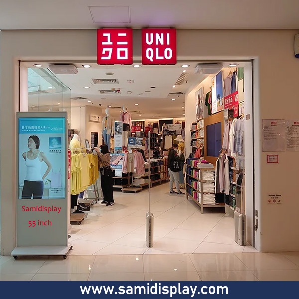 55 inch Floor Standing indoor LCD digital signage for UNIQLO Store